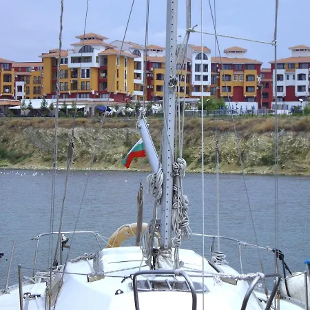 Deluxe Marina Cape 4 Stars 33 5 * Aheloy