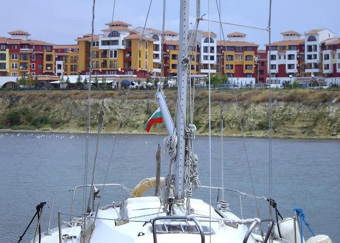 Deluxe Marina Cape 4 Stars 33 5 * Aheloy