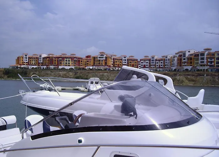 Апартамент Deluxe Marina Cape 4 Stars 33 5